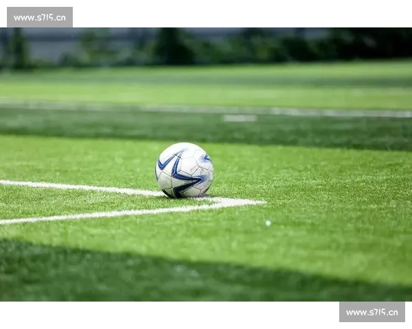 从绿茵场到规则边界足球红黄牌背后的裁判艺术与比赛博弈心理管理智慧